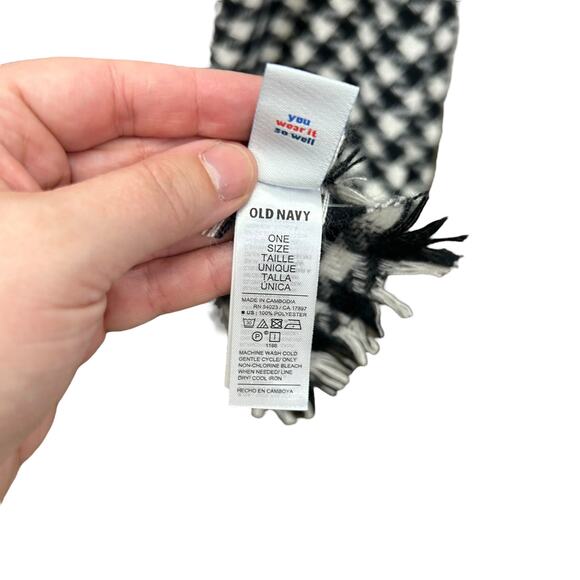 Cozy Houndstooth Plaid Wrap Poncho Old Navy Black White Fringe One Size - Picture 7 of 8